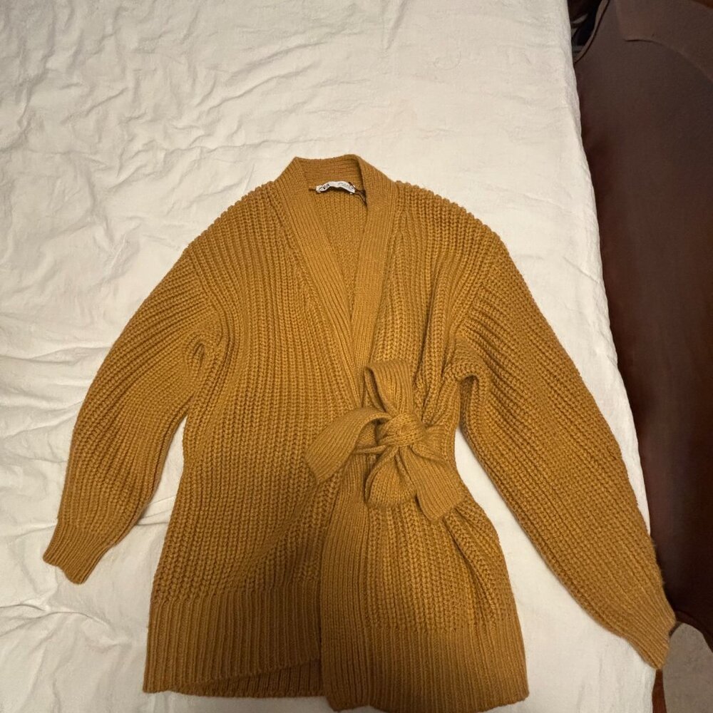 Zara Sweater - Picture 2 of 4